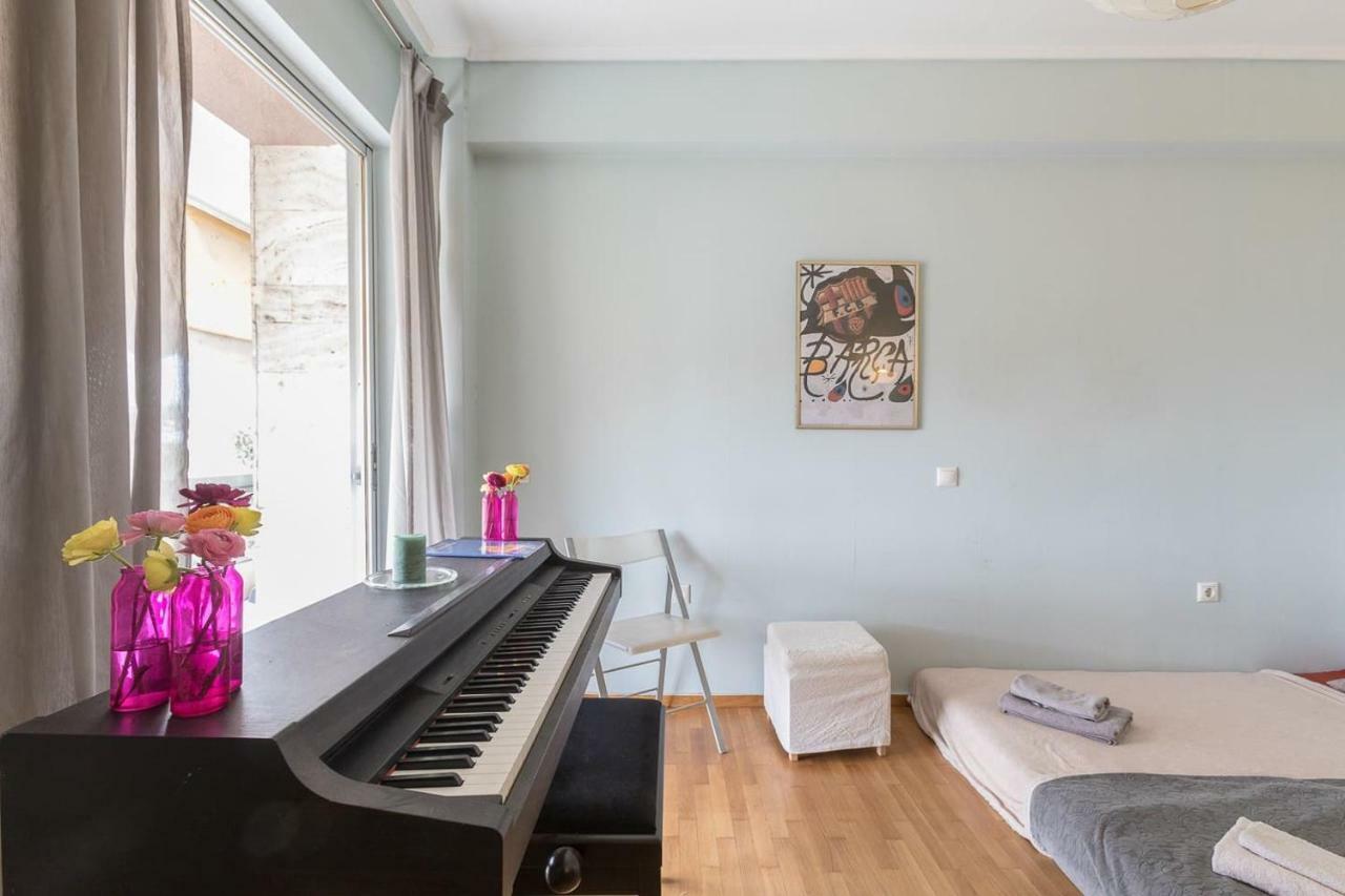 Spacious & Modern Flat In Heart Of Атина Екстериор снимка