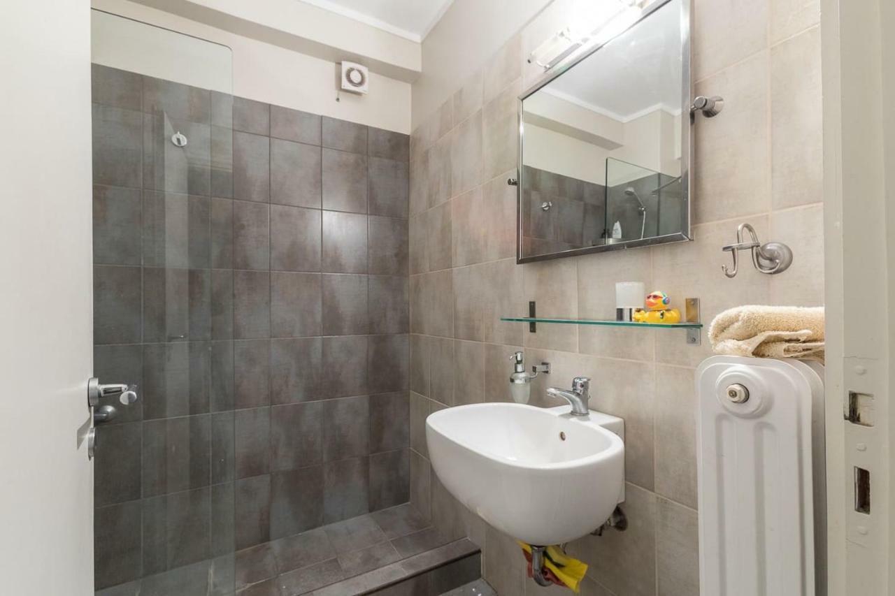 Spacious & Modern Flat In Heart Of Атина Екстериор снимка